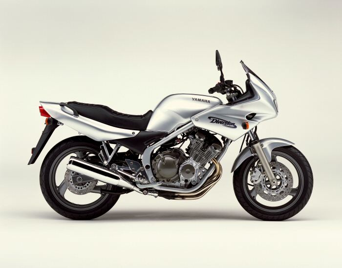 Yamaha XJ 600 N 600 cm3, 2003 god.