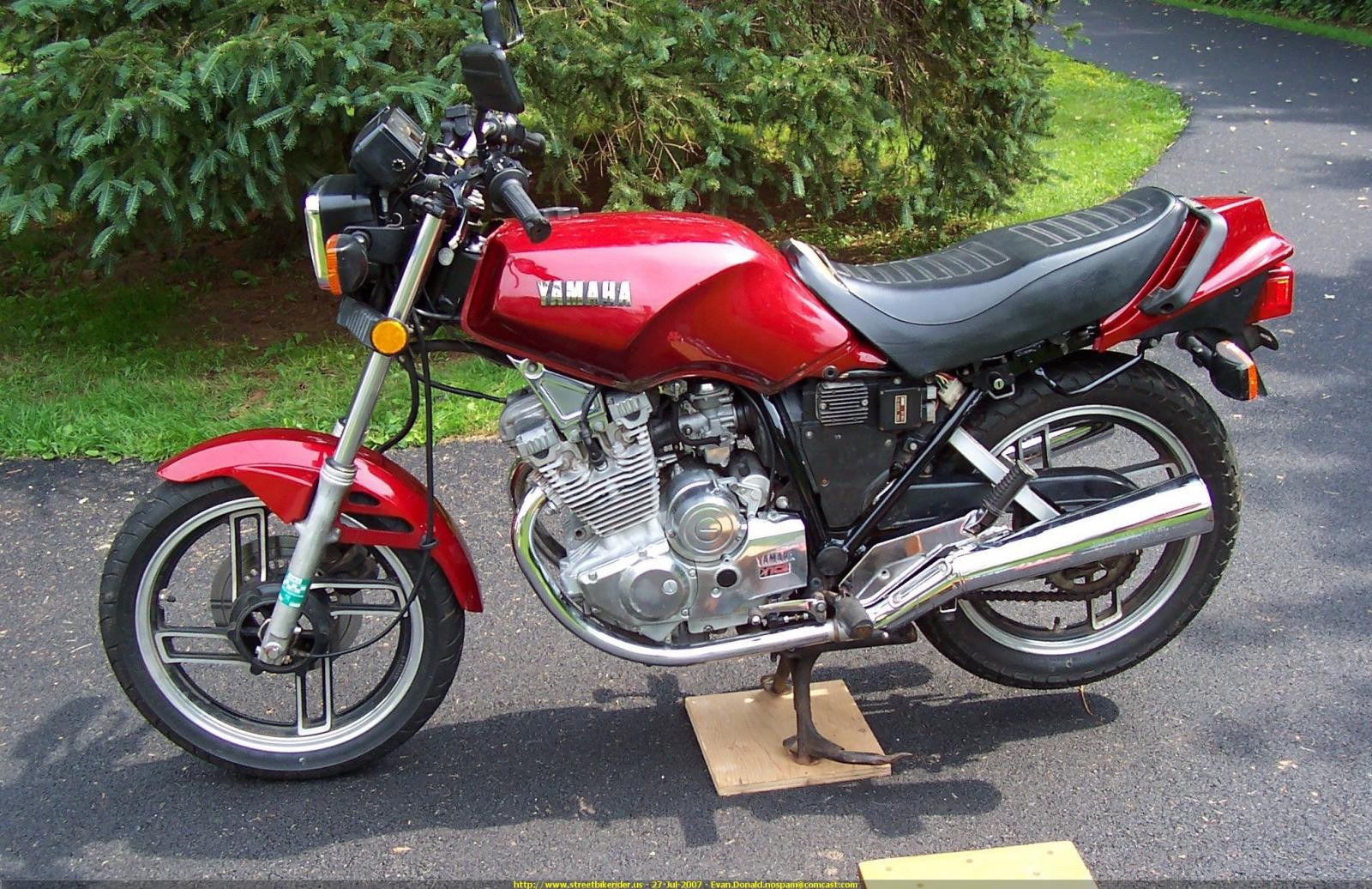 Yamaha XS 400 DOHC 1982 photo - 4