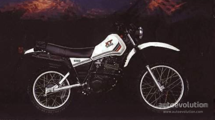 Yamaha XT 550 (reduced effect) 1982 photo - 2