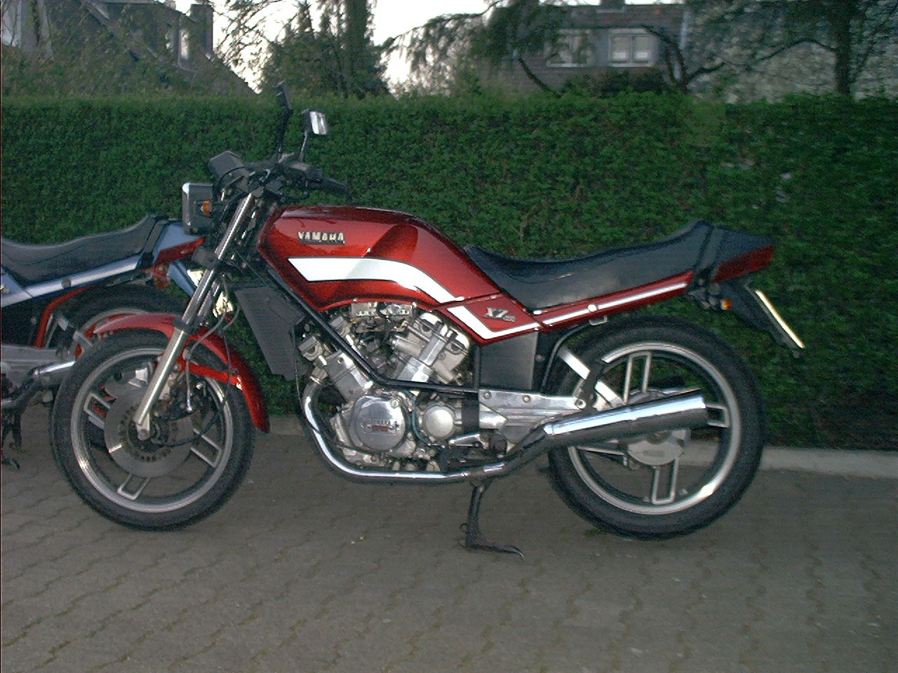 Yamaha XZ 550 (reduced effect) 1982 photo - 2