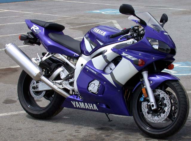 Yamaha YZF-R6 2002 photo - 1