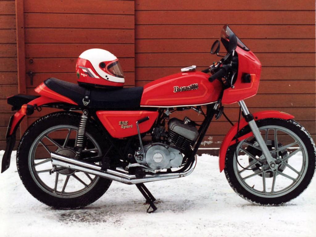 Review of Benelli 354 Sport 1982: pictures, live photos 