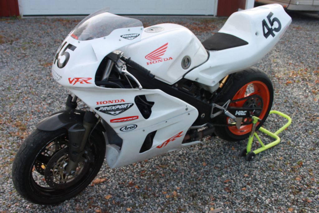 Review of Honda VFR 750 F 1995 pictures, live photos & description