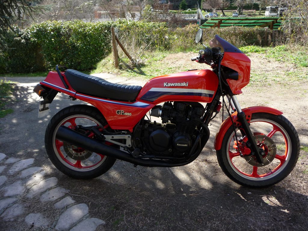 Review of Kawasaki GPZ 1982: pictures, live photos & description Kawasaki GPZ 550 1982 > Motorcycles