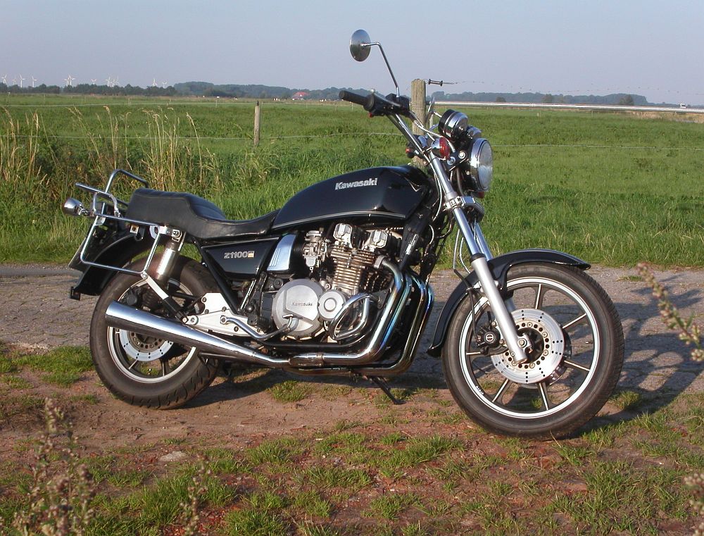 Review of Kawasaki ST 1982: pictures, live photos & description Kawasaki Z 1100 ST 1982 > Lovers Of Motorcycles