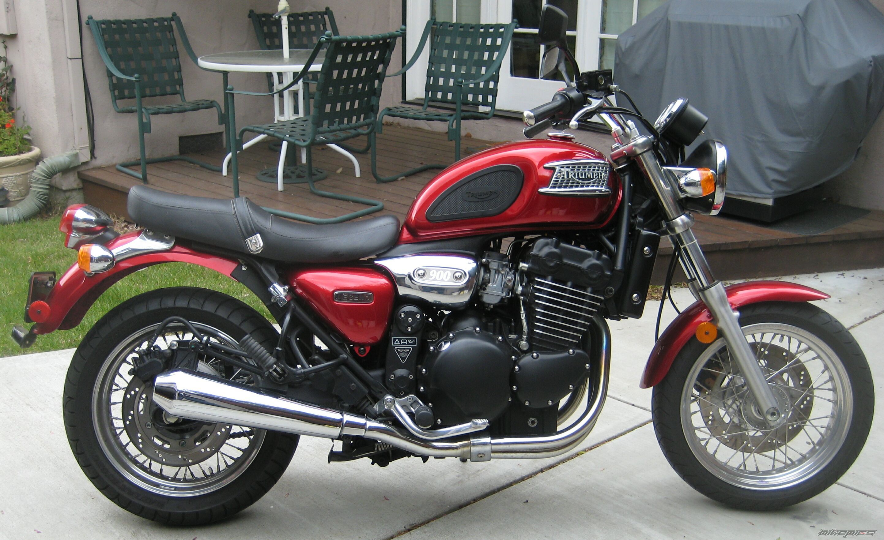 Review of Triumph Legend TT 1999: pictures, live photos & description