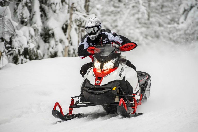 Review of BRP Ski-Doo MXZ X 550F 550cc: pictures, live photos ...