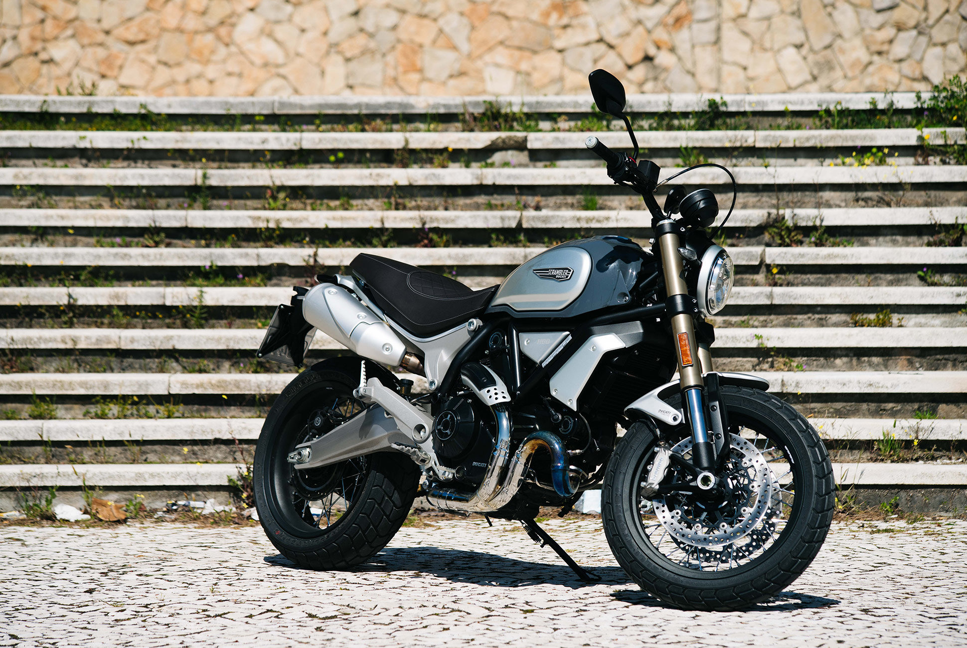 Review of Ducati  Scrambler  1100 2022 pictures live 