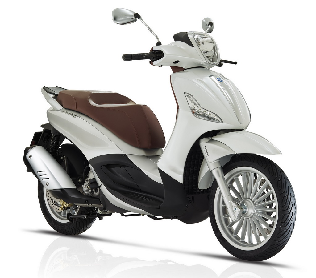 Review of Piaggio Beverly 300 2017: pictures, live photos & description